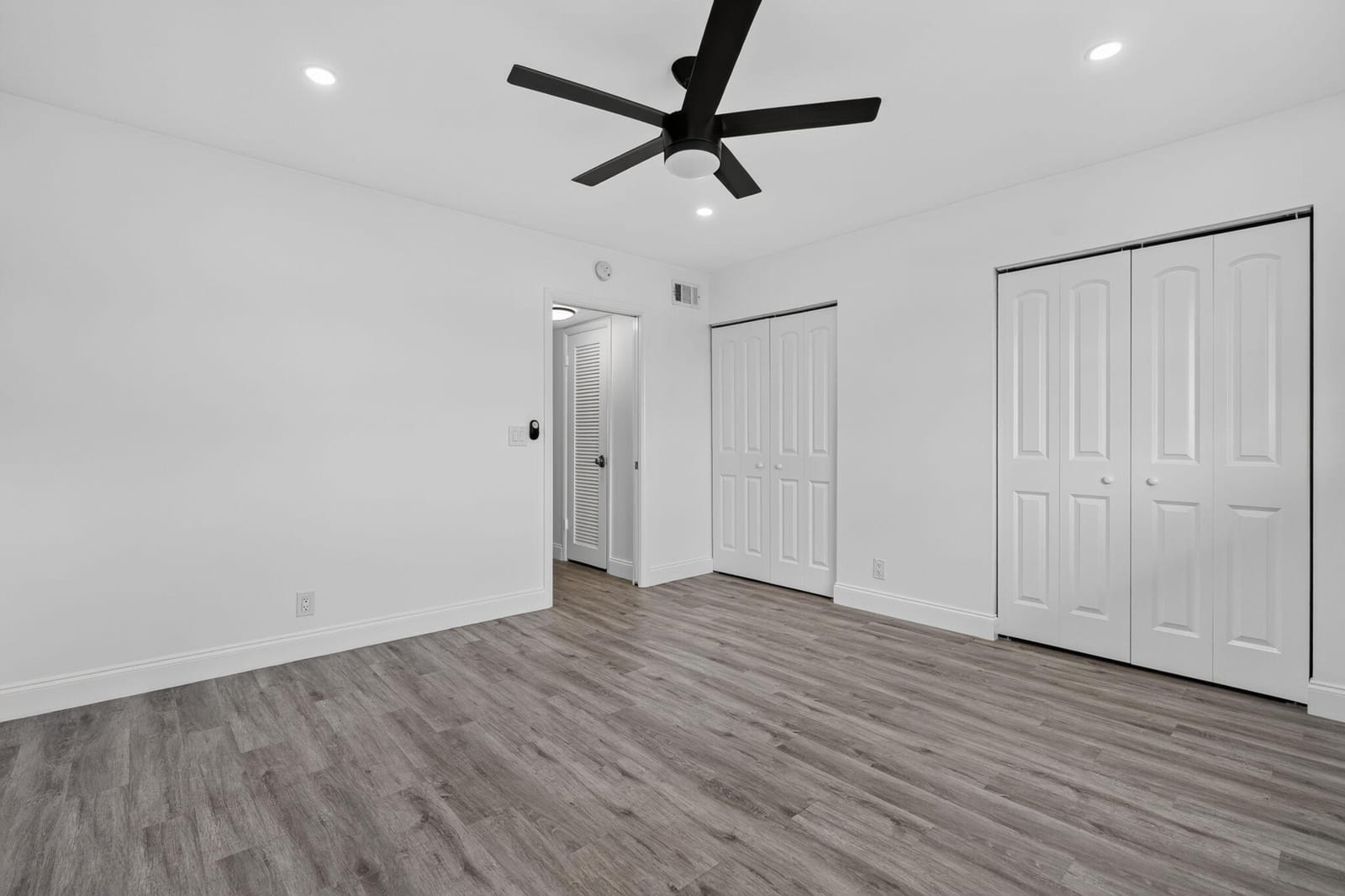 100 SHORE Court 311 — photo 10
