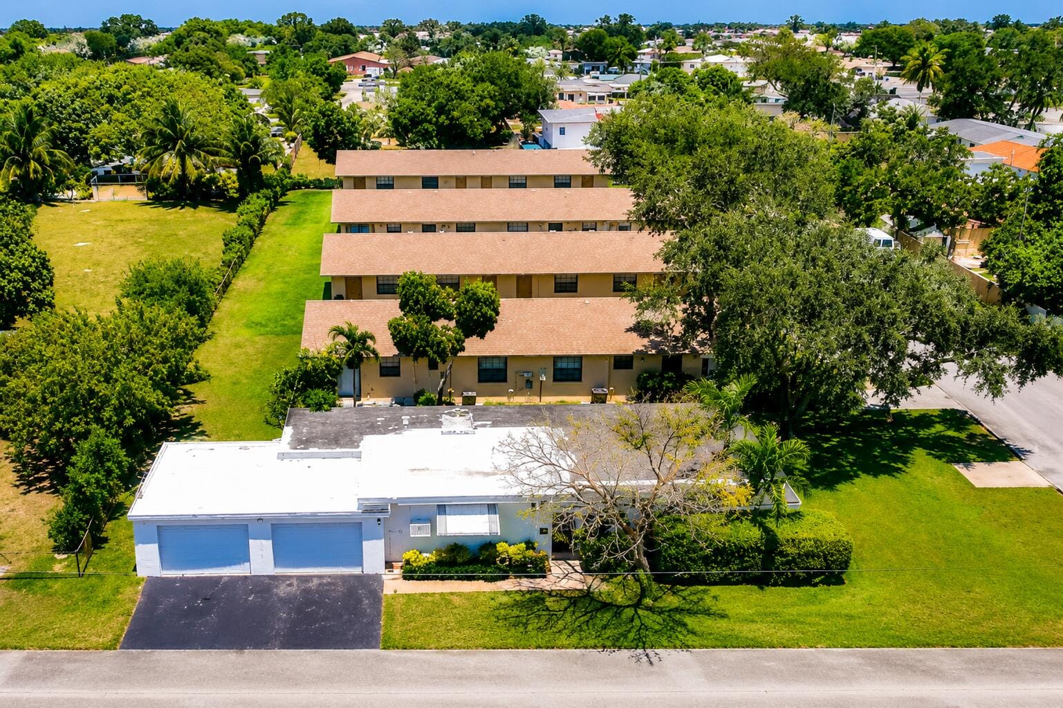 5619 MCKINLEY, Hollywood, FL 33021