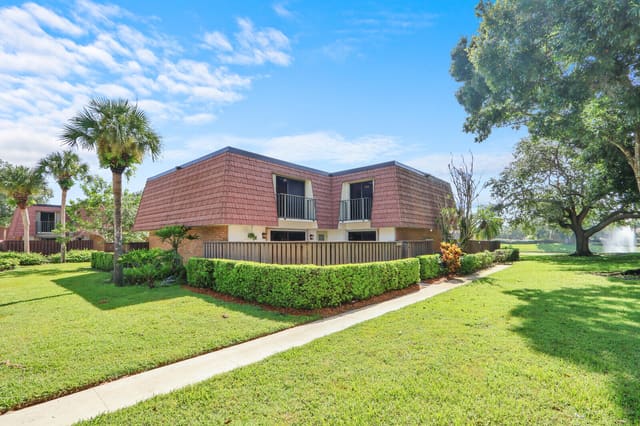 2940 SW Sunset Trace Circle, sold in Sunset Trace At Martin Downs (Aka Martin Downs Pla, Palm City, FL