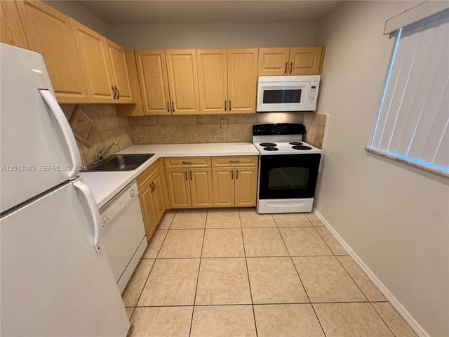 7700 Camino Real D-407, Miami, FL 33143