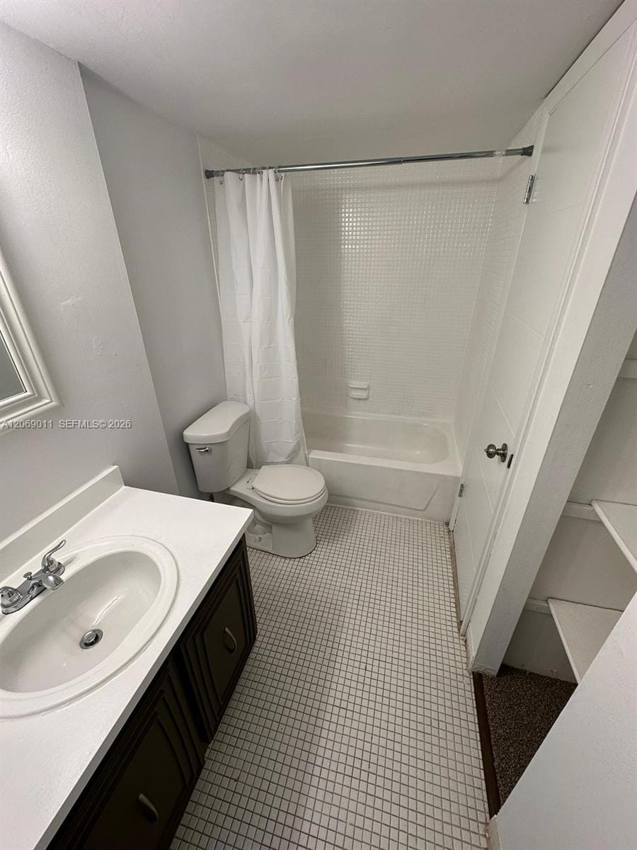 488 NW 165th St Road B-614 — photo 4