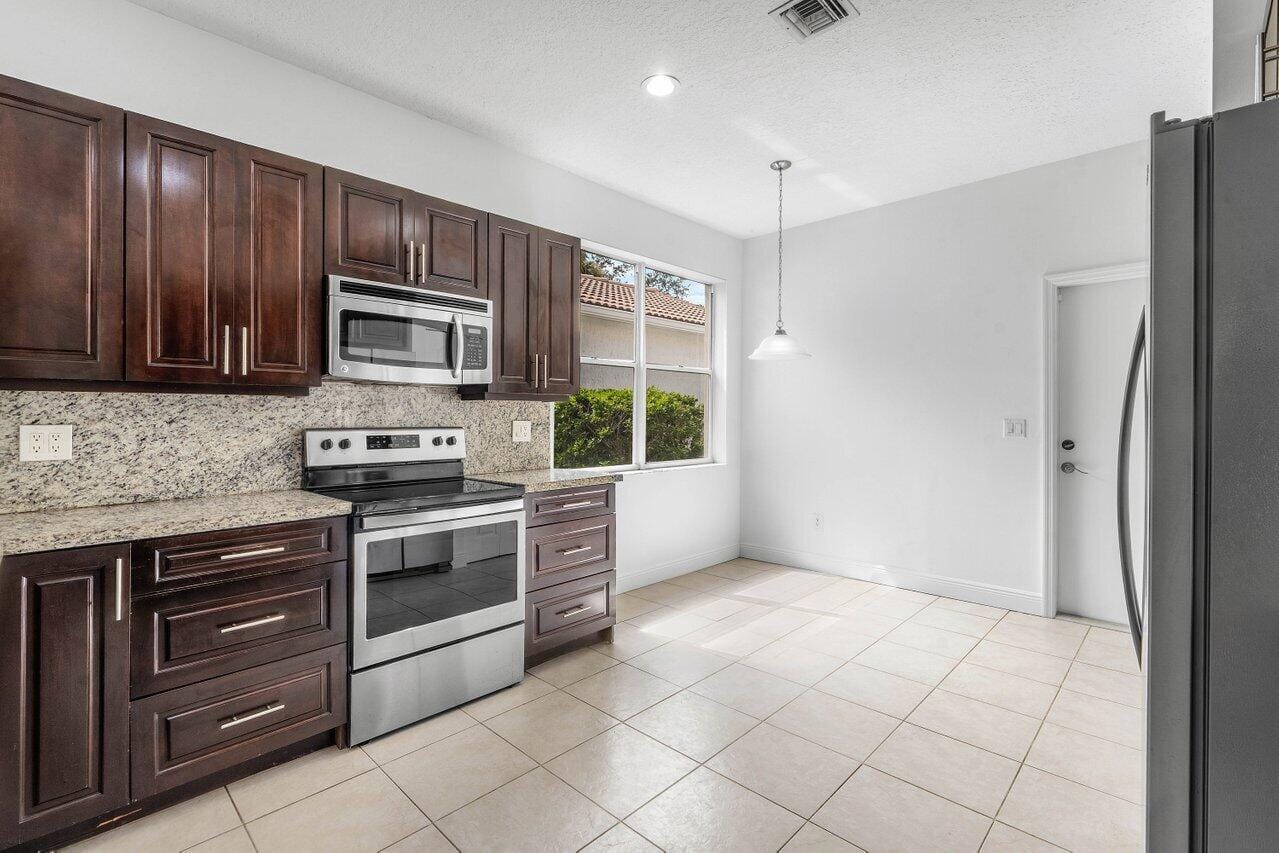 196 Seminole Lakes Drive, Royal Palm Beach, FL 33411 photo 14