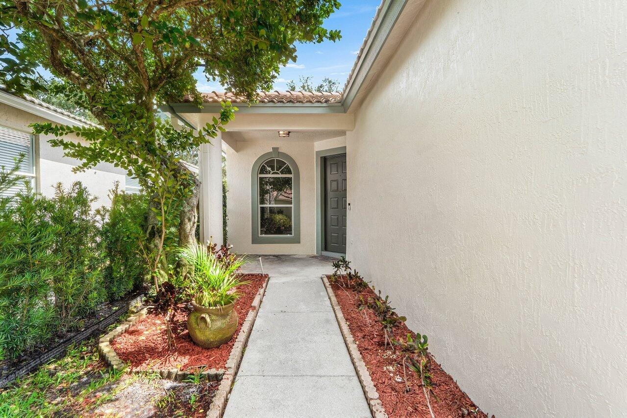196 Seminole Lakes Drive, Royal Palm Beach, FL 33411 photo 4