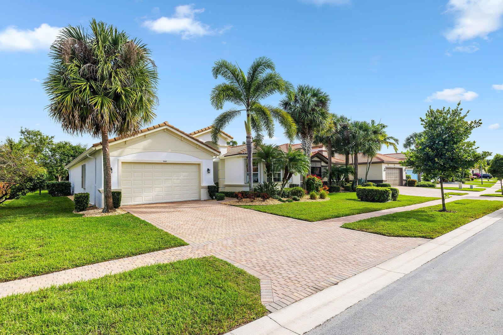 9362 Isles Cay Drive — photo 2