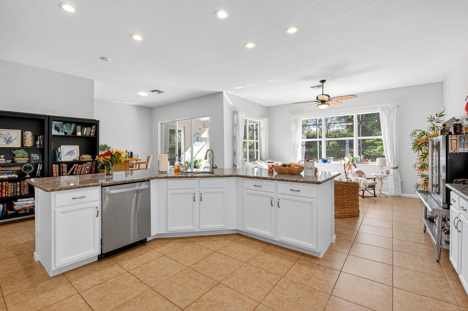 9362 Isles Cay Drive — photo 9