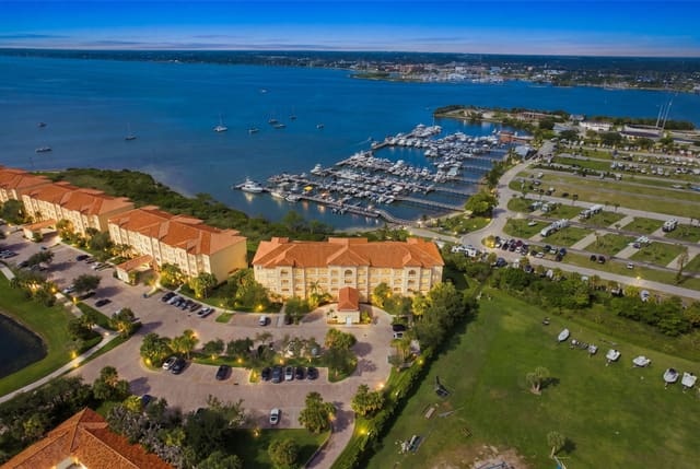 34 HARBOUR ISLE Drive W PH05, Fort Pierce, FL 34949