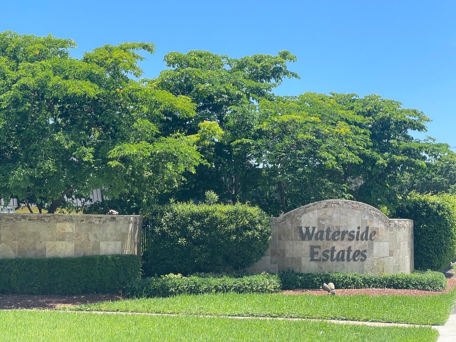 2457 Waterside Drive — photo 9