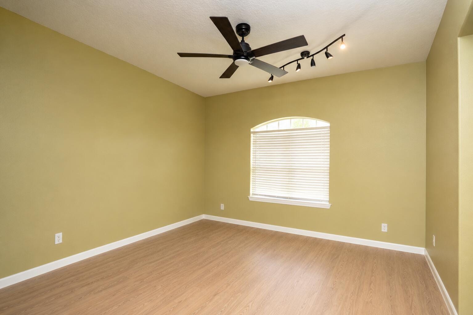 610 SW COLLEGE PARK Road — photo 5