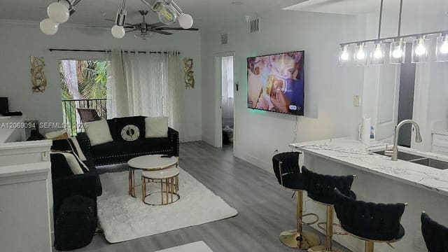 5840 W Sample Road 302, El Ad Poinciana, Coral Springs, FL