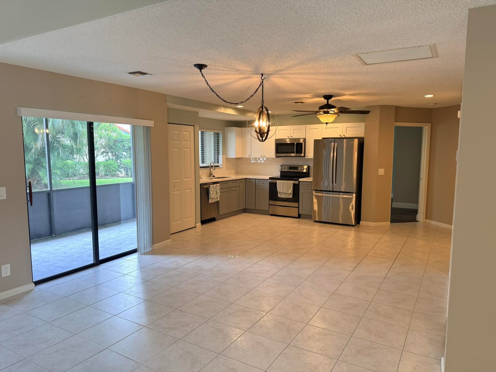 24 LEXINGTON Lane W A, Palm Beach Gardens, FL 33418 photo 3