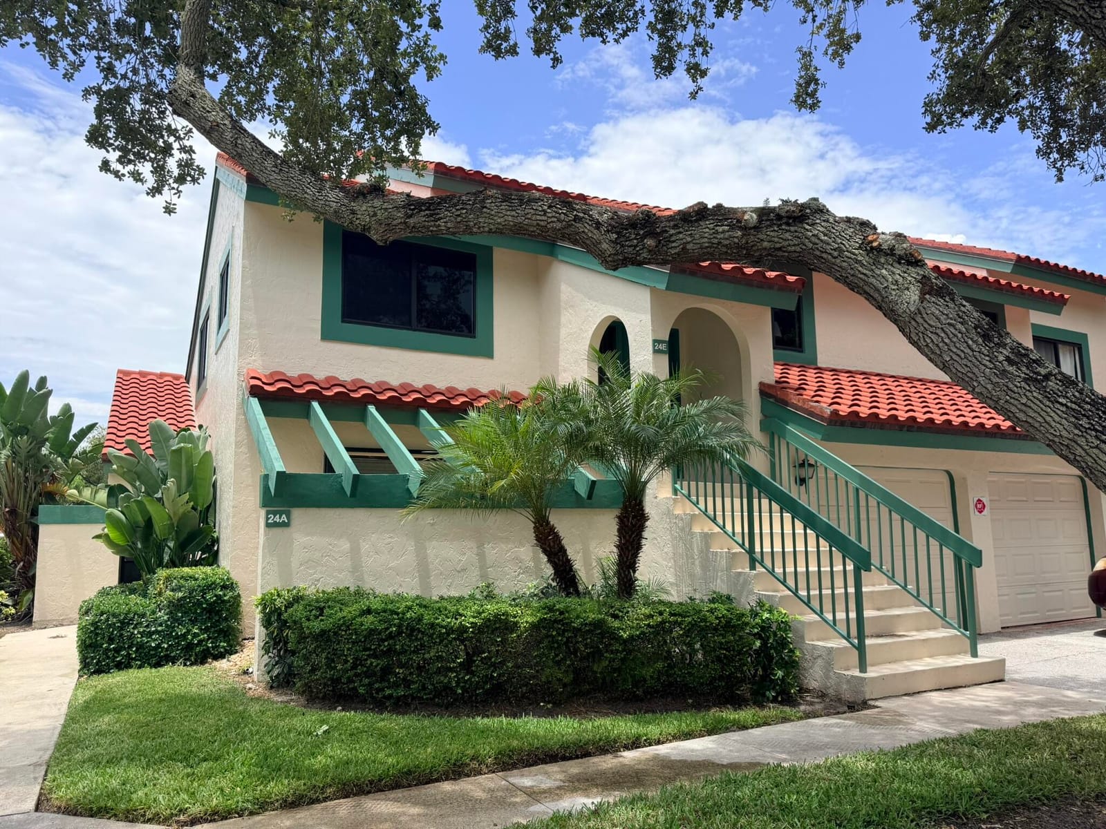 Pending home at 24 LEXINGTON Lane W A, Palm Beach Gardens, FL 33418