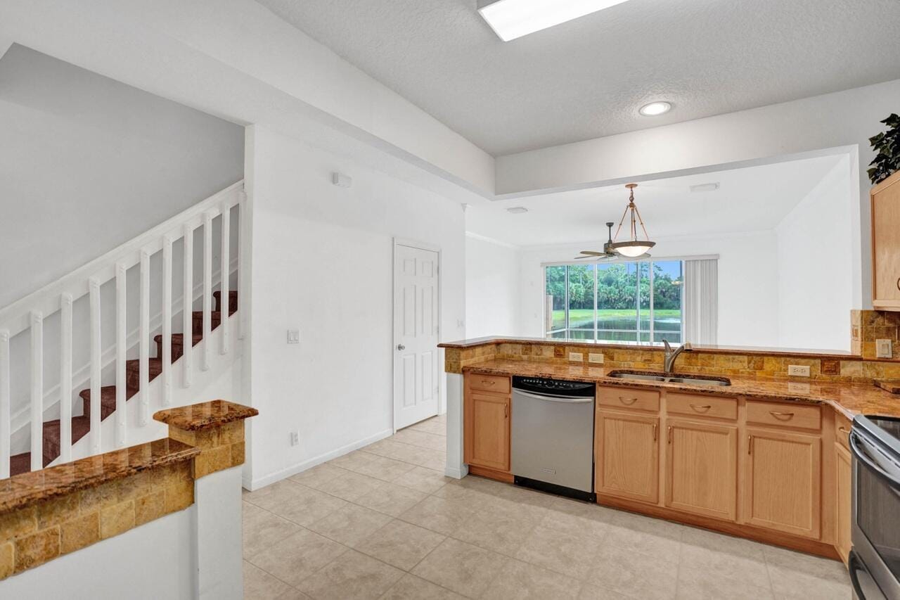 1102 Woodfield Road — photo 5