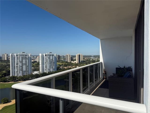 3625 N Country Club Drive PH5, Aventura, FL 33180