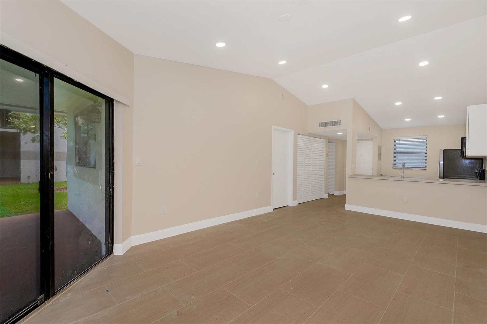 9951 Nob Hill Place 9951 — photo 4