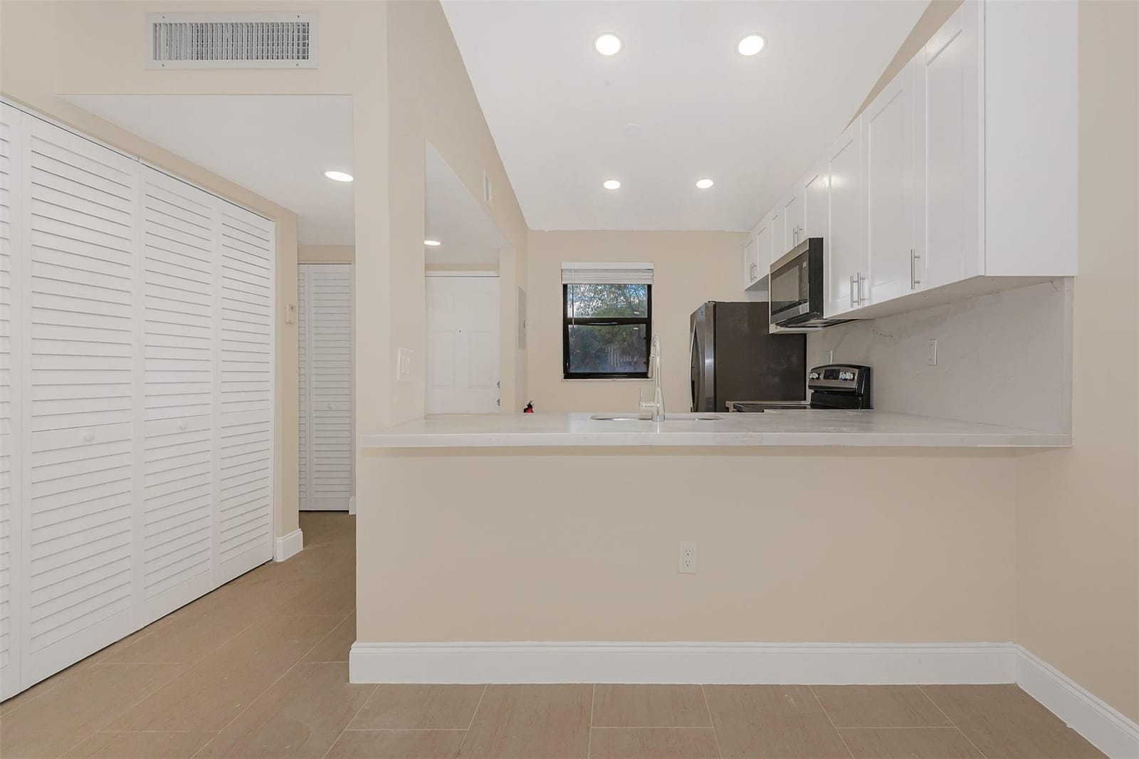 9951 Nob Hill Place 9951 — photo 6