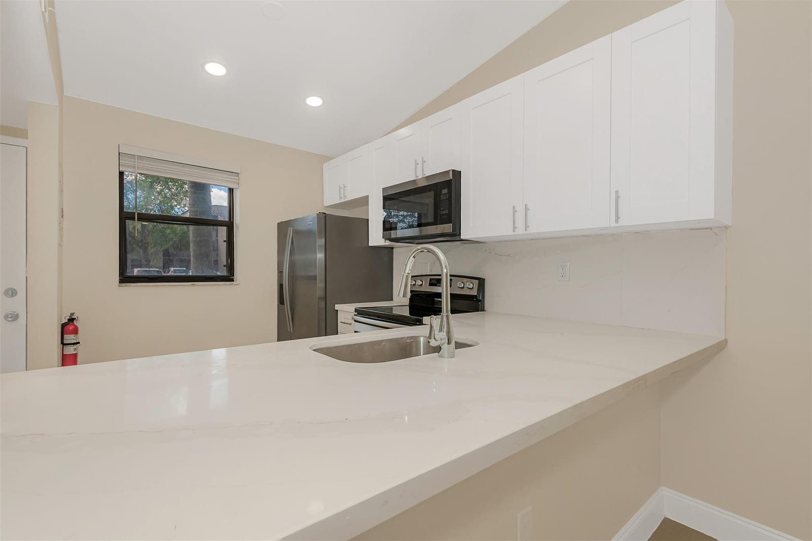 9951 Nob Hill Place 9951 — photo 7