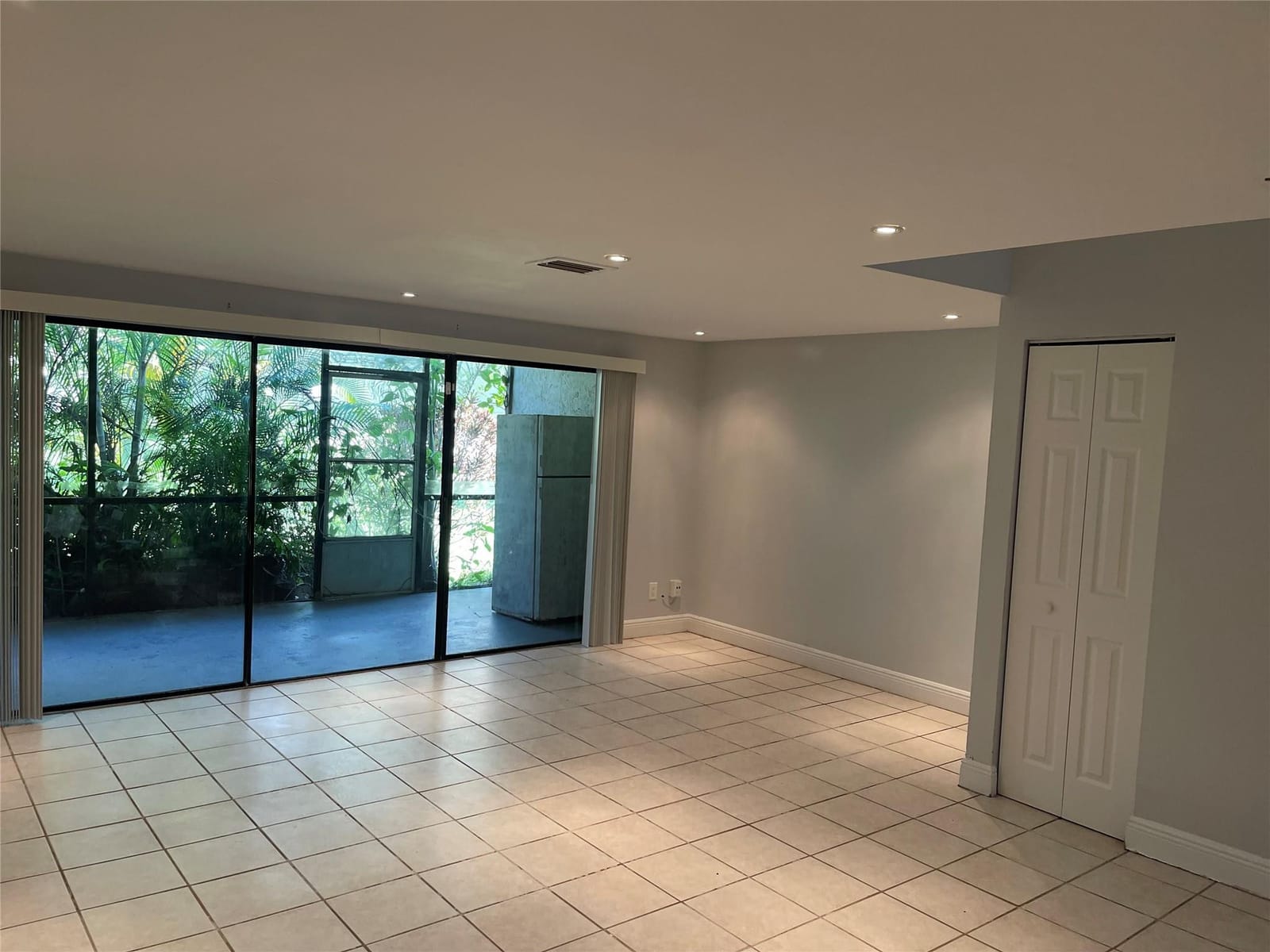 8843 SPRINGTREE LAKES Drive — photo 4