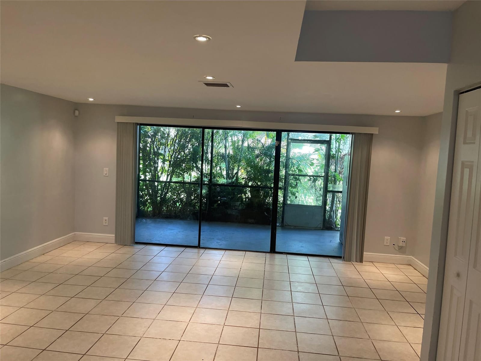 8843 SPRINGTREE LAKES Drive — photo 5