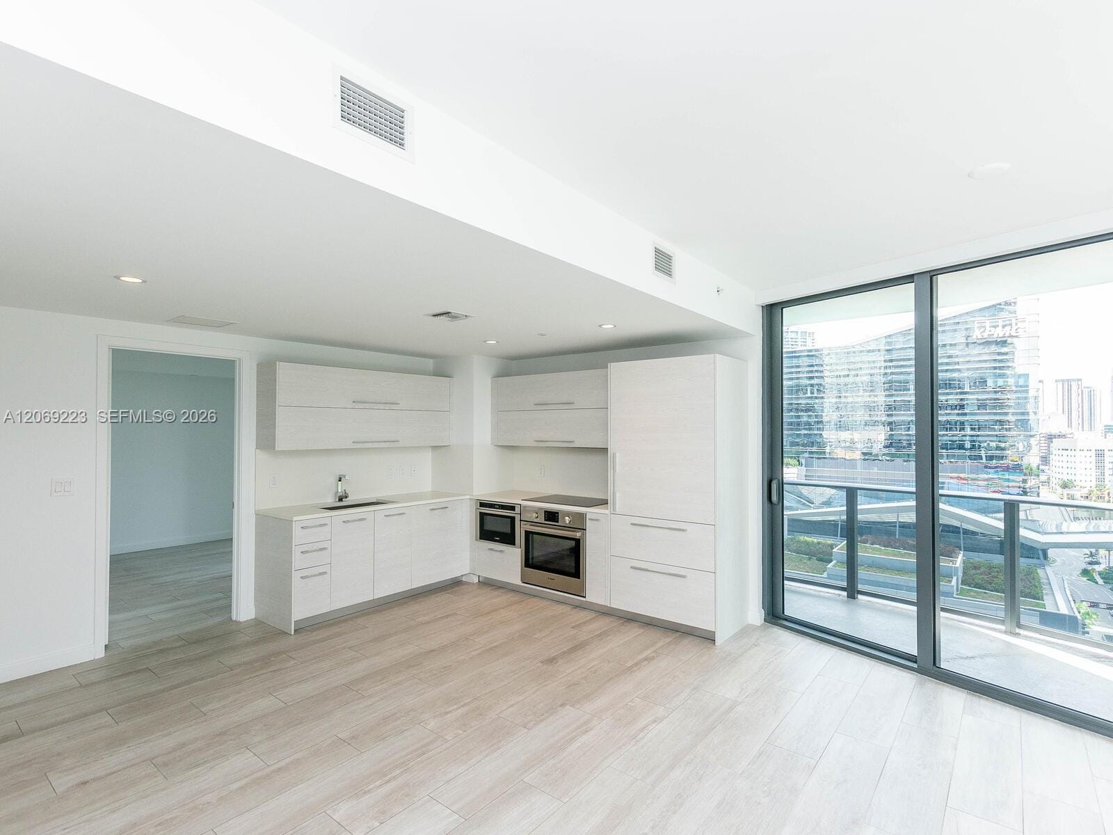 45 SW 9th Street 1201 — photo 2