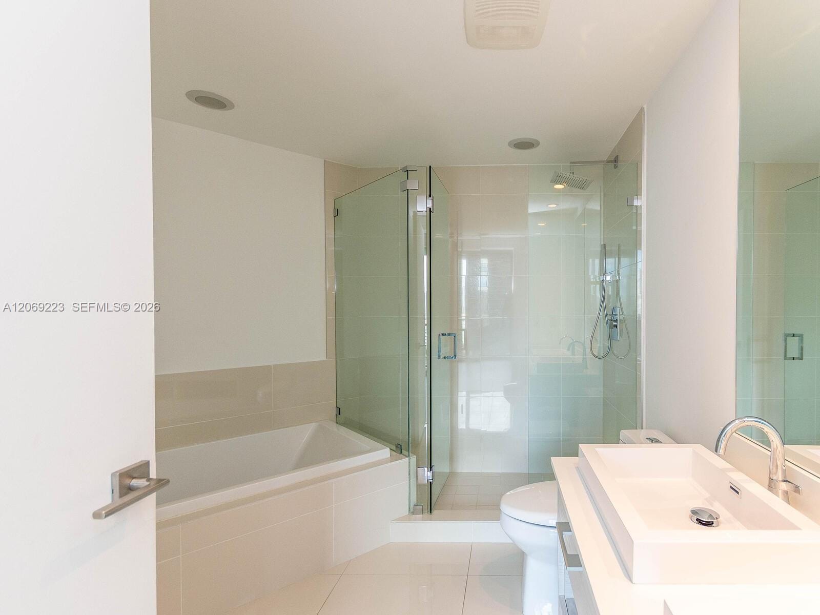 45 SW 9th Street 1201, Miami, FL 33130 photo 17