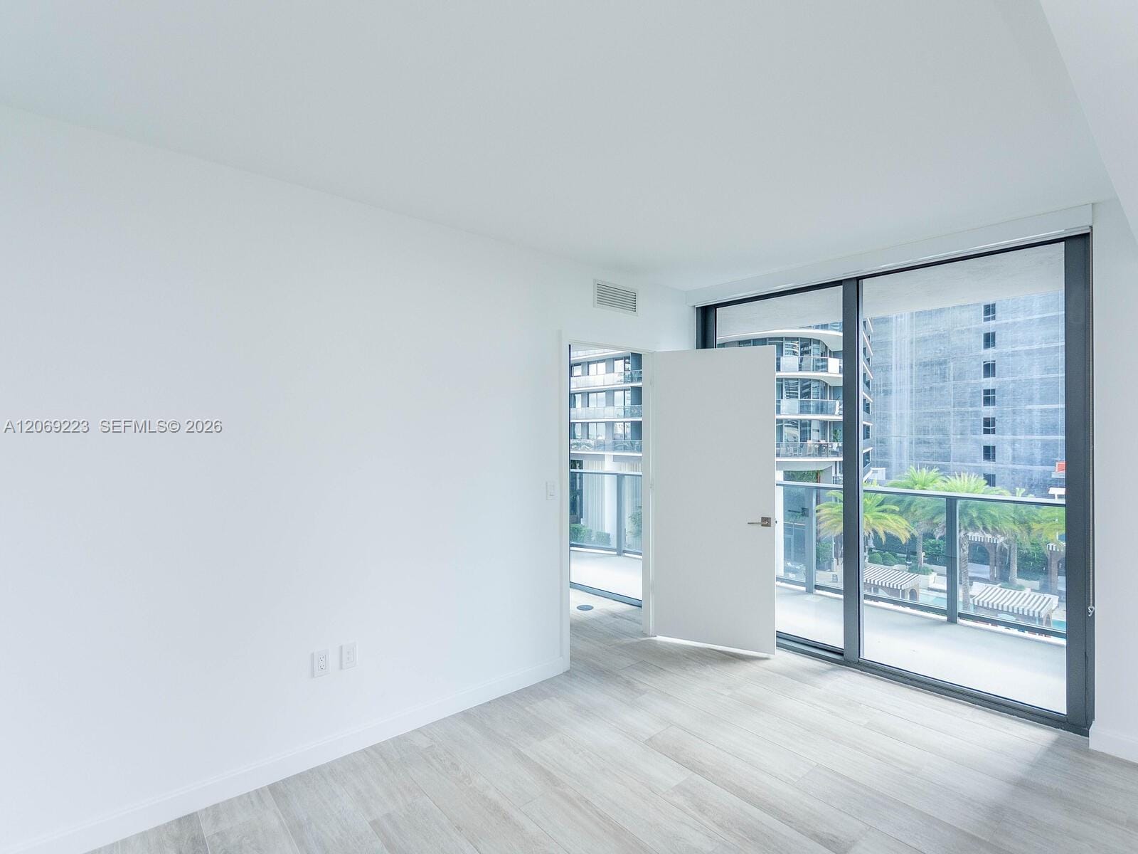 45 SW 9th Street 1201, Miami, FL 33130 photo 21