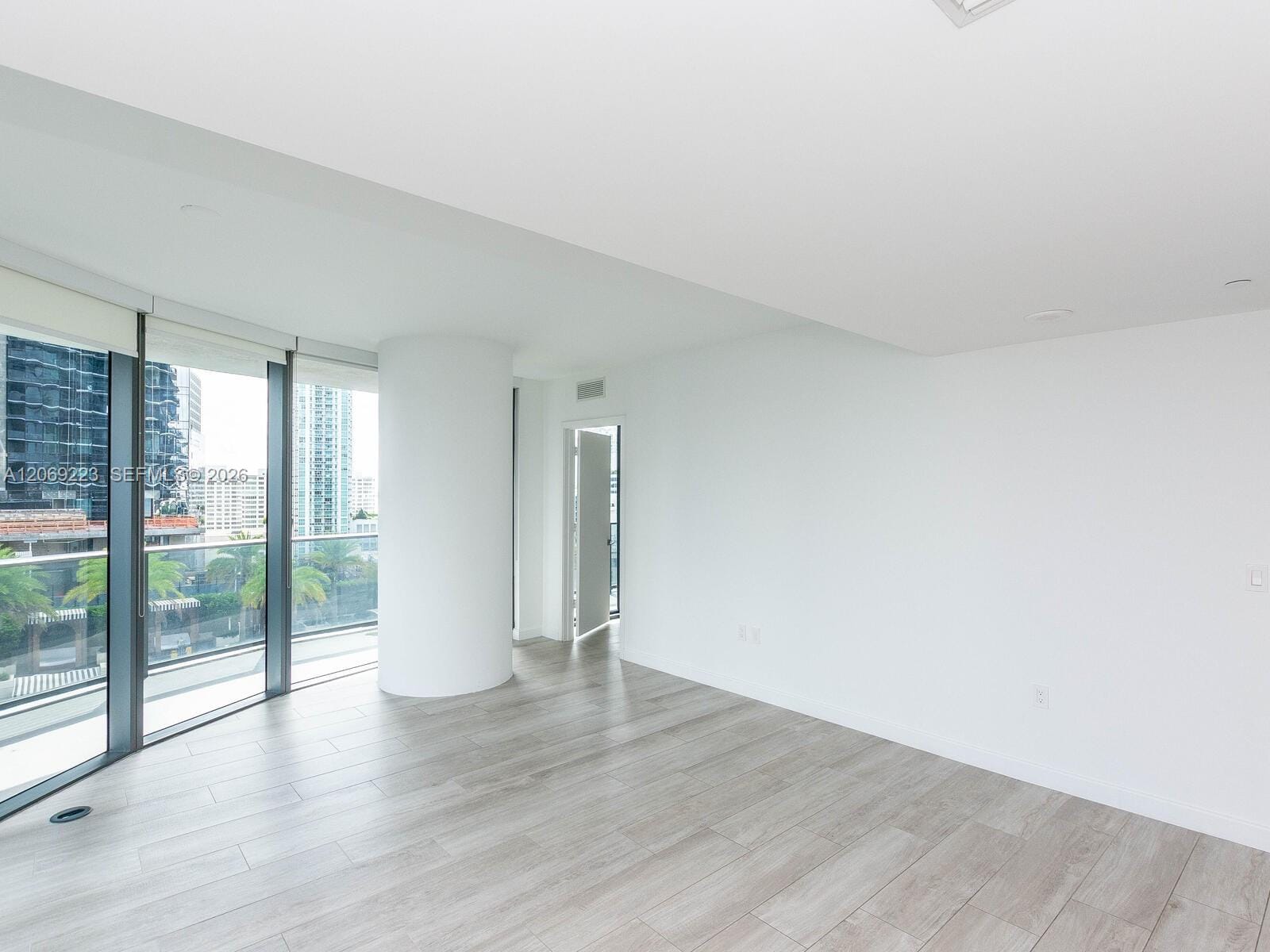 45 SW 9th Street 1201 — photo 4