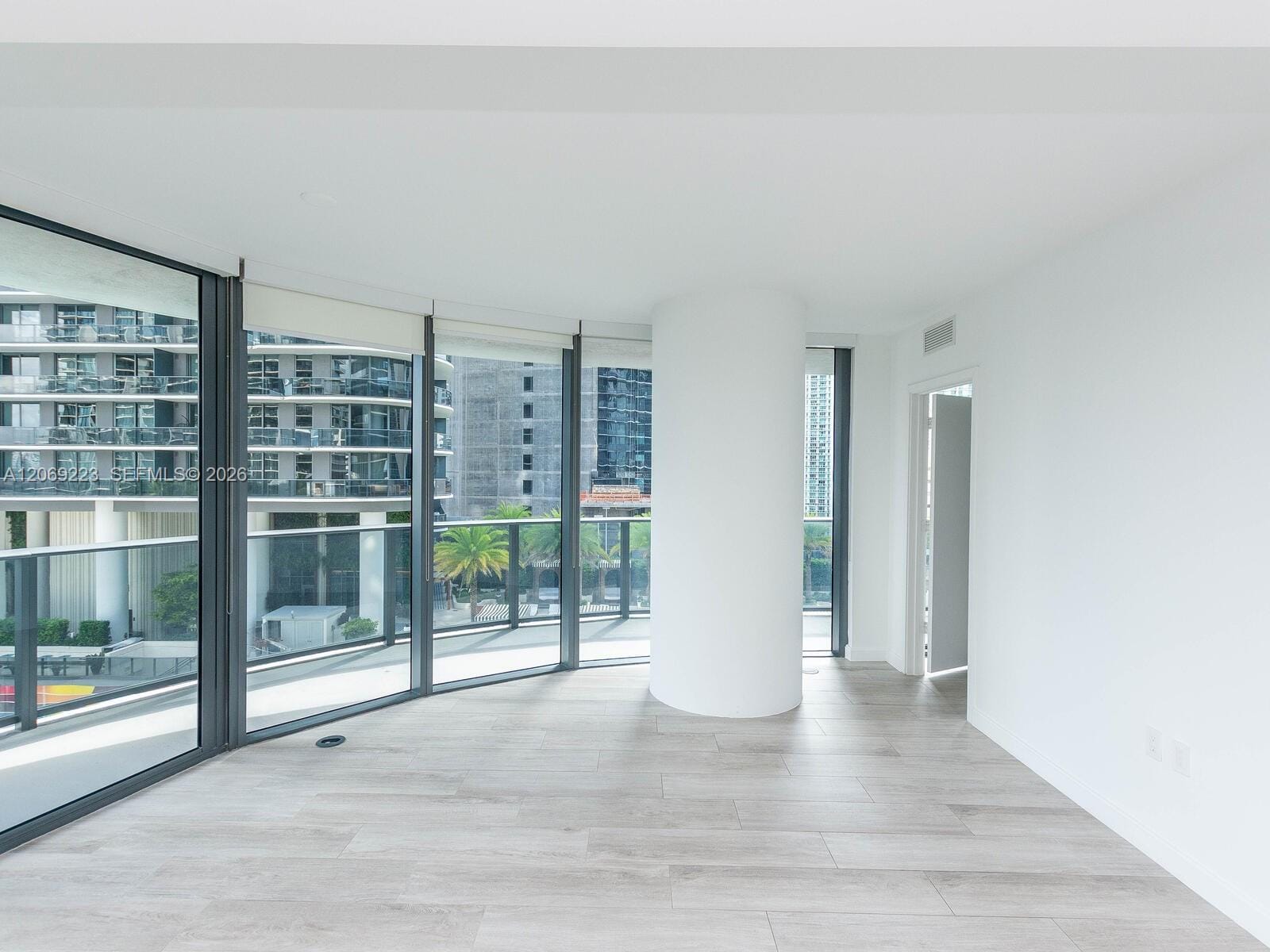 45 SW 9th Street 1201 — photo 5