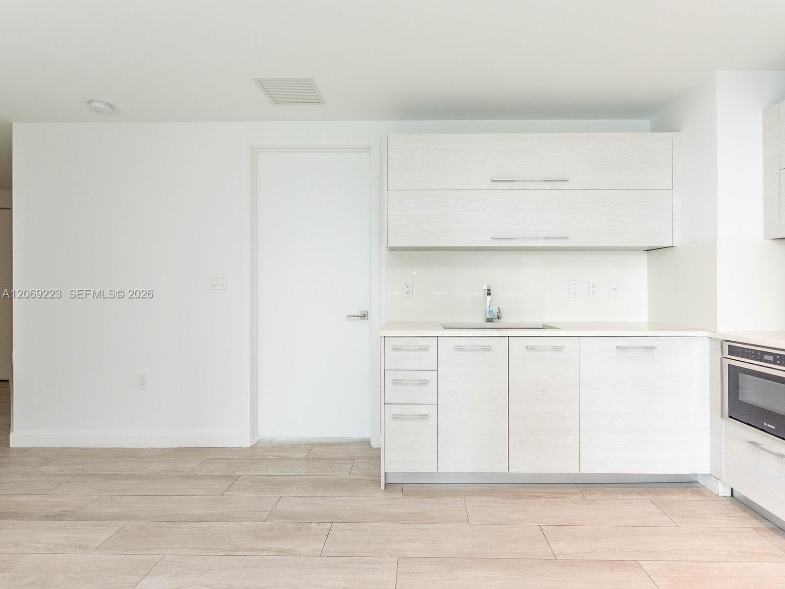 45 SW 9th Street 1201 — photo 8