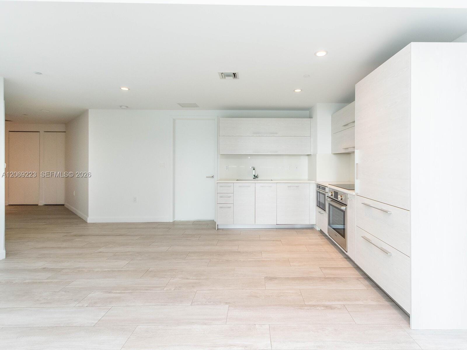 45 SW 9th Street 1201 — photo 9