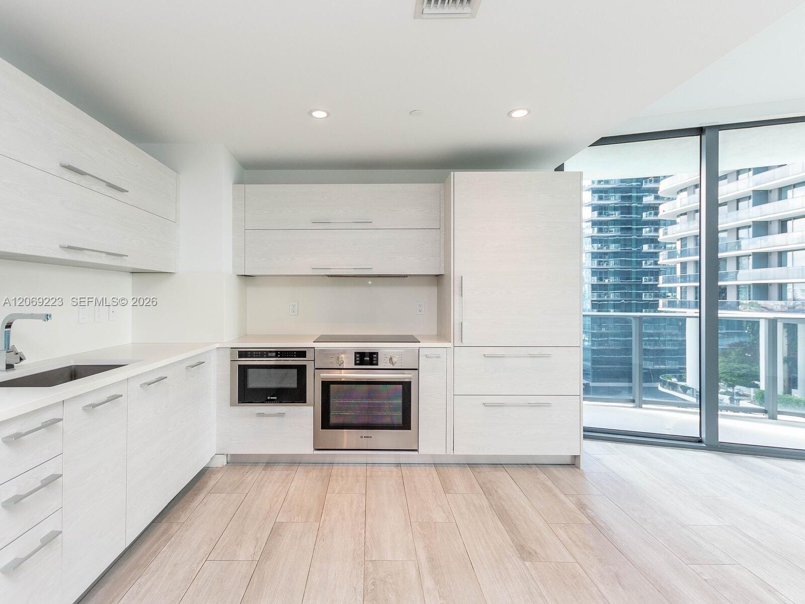 45 SW 9th Street 1201 — photo 10