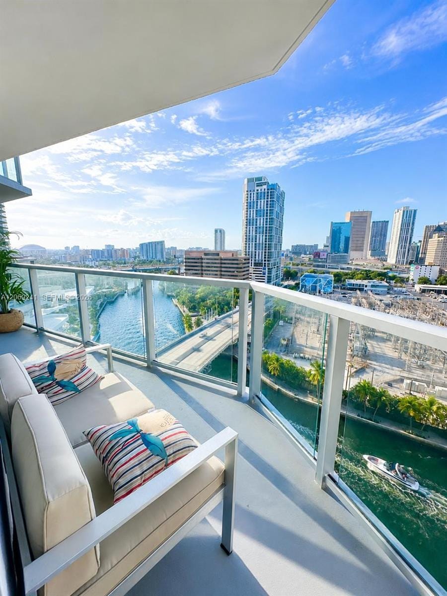 185 SW 7th Street 1505 — photo 2