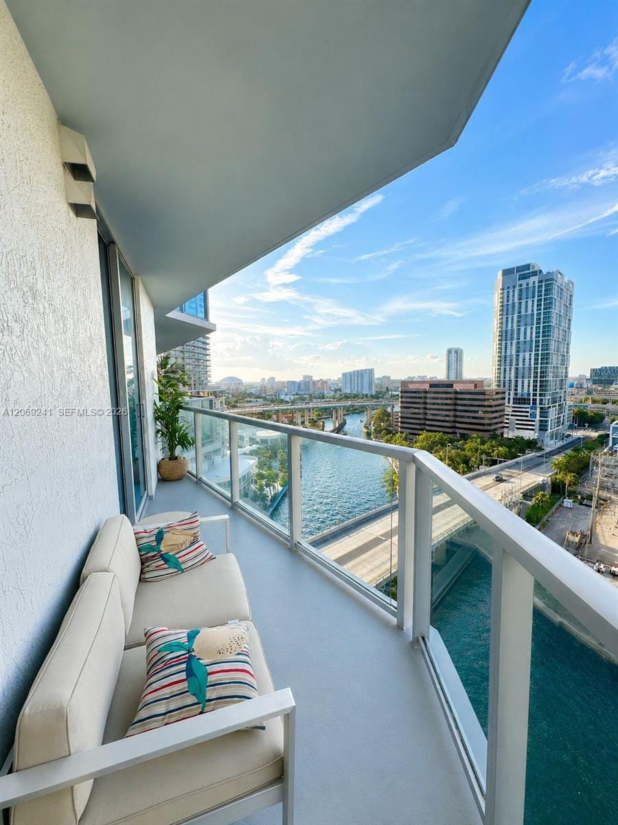 185 SW 7th Street 1505 — photo 4