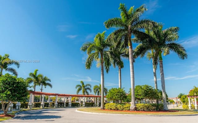 607 NE 35th Avenue 607, Homestead, FL 33033