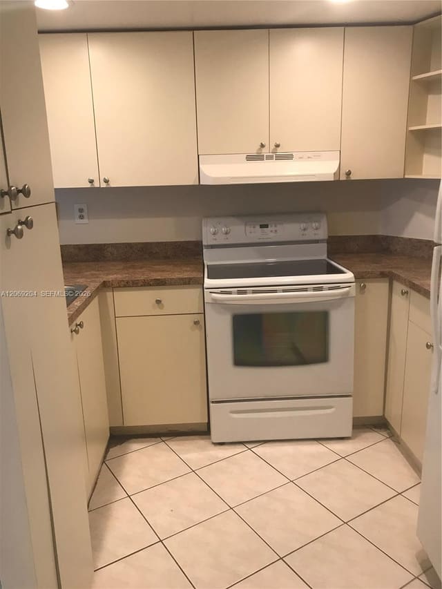7125 NW 186th Street B106, Hialeah, FL 33015