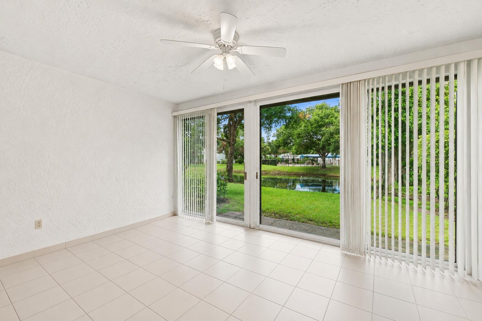 3200 Carambola Circle S — photo 7