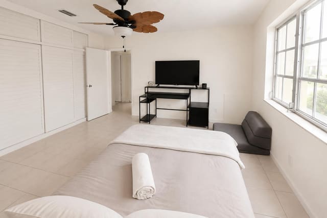 1431 S 14TH Avenue 209, sold in Town & Country Apts Condo, Hollywood, FL