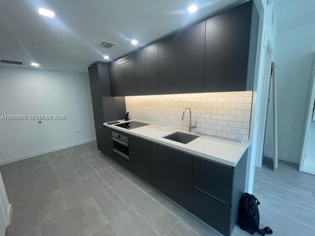 227 NE 2nd Street 1613, 227 Ne 2nd Street, Miami, FL