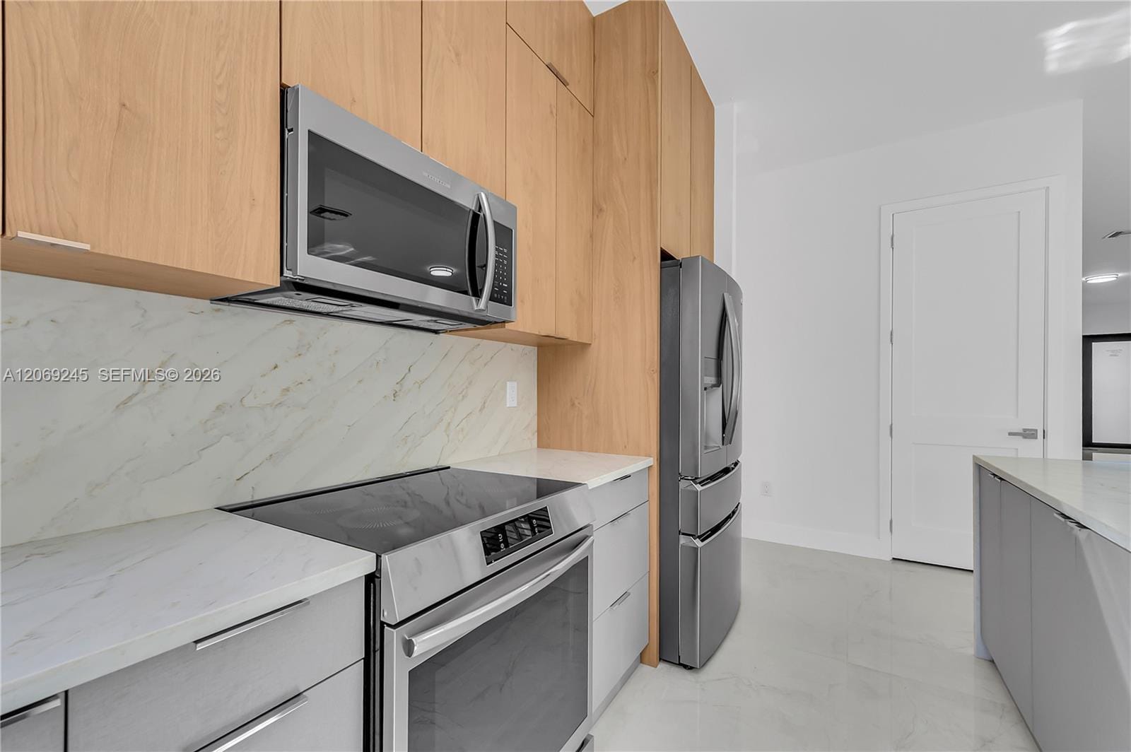 828 NE 14th Street — photo 2