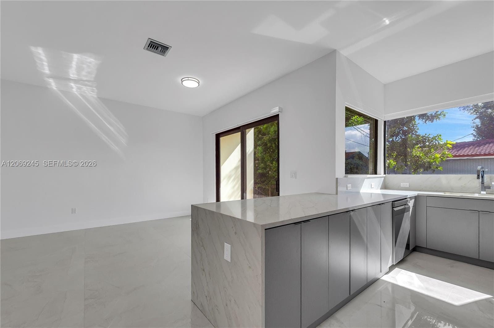 828 NE 14th Street — photo 3