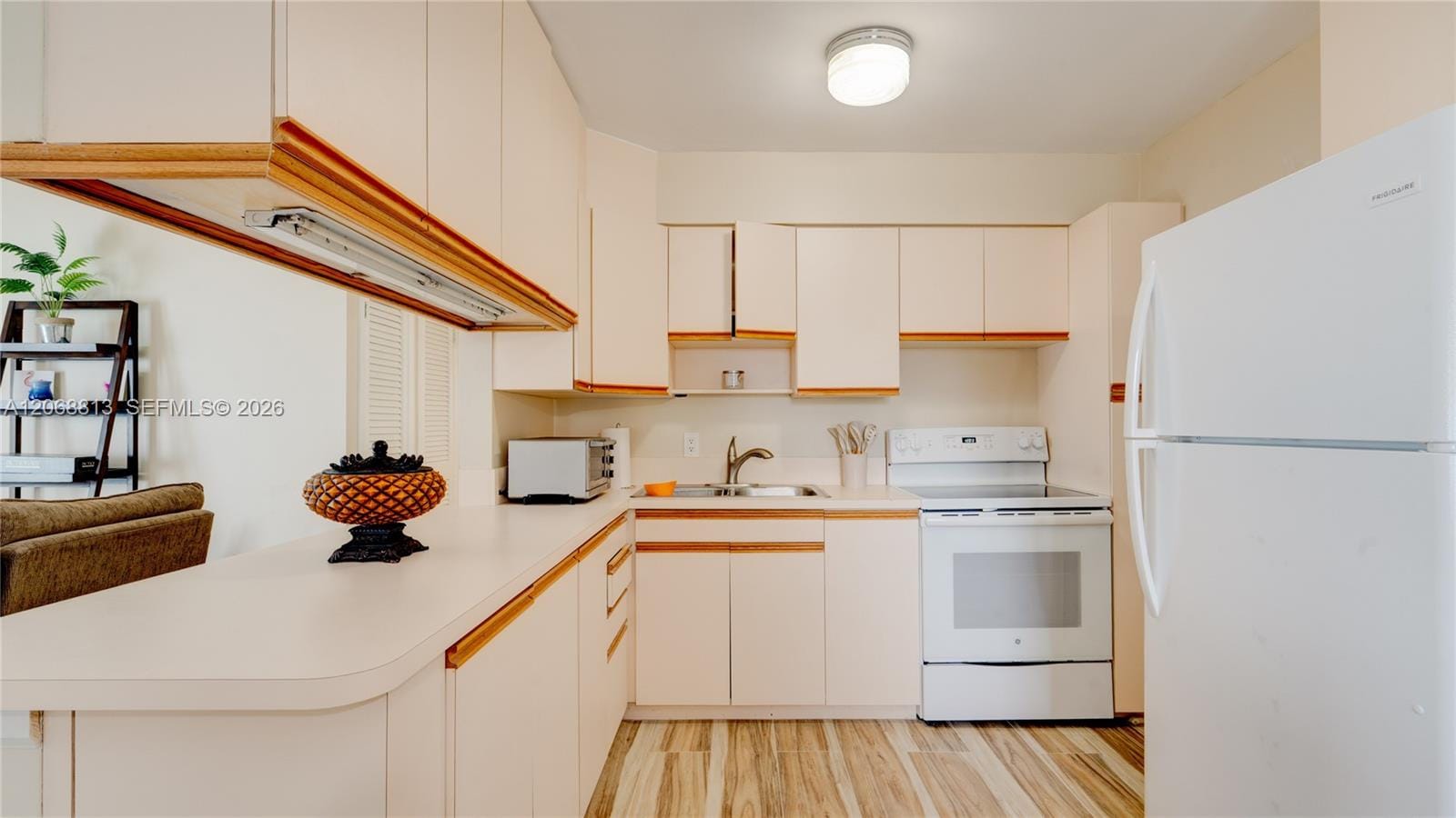 3344 Plaza Place — photo 9