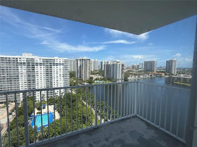 2801 NE 183rd Street 1914W, Admirals Port Condo West, Aventura, FL