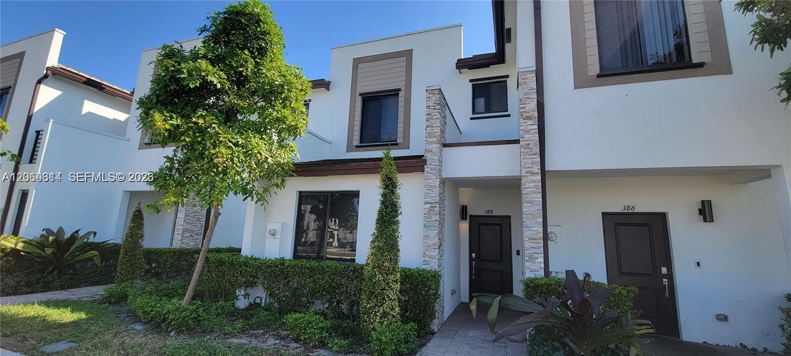 388 NE 208th Terrace, Miami, FL 33179 photo 2