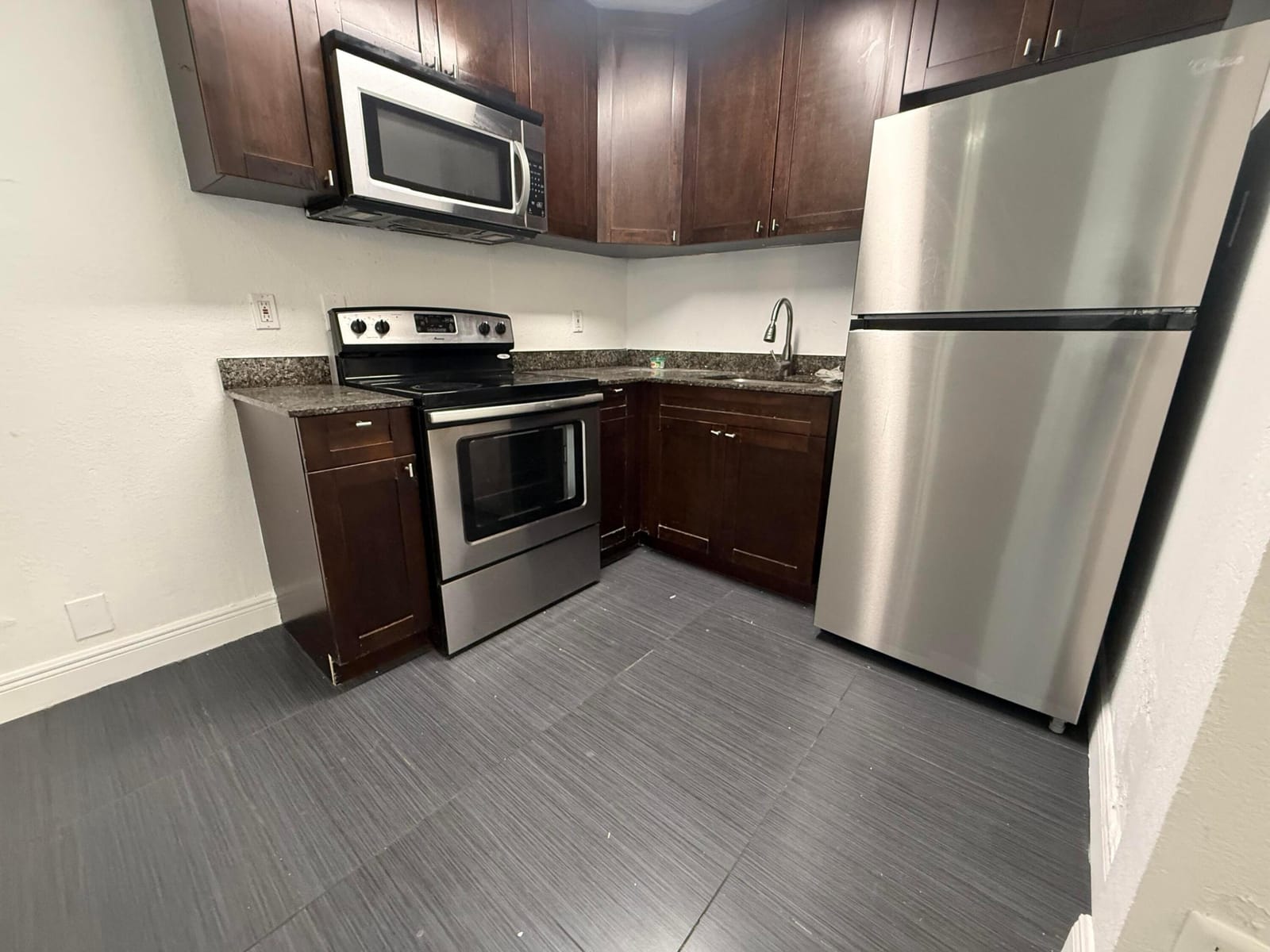 37 SW 14TH Street 17 — photo 3