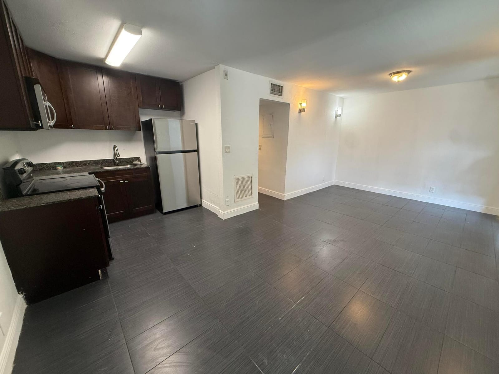 37 SW 14TH Street 17, Dania Beach, FL 33004