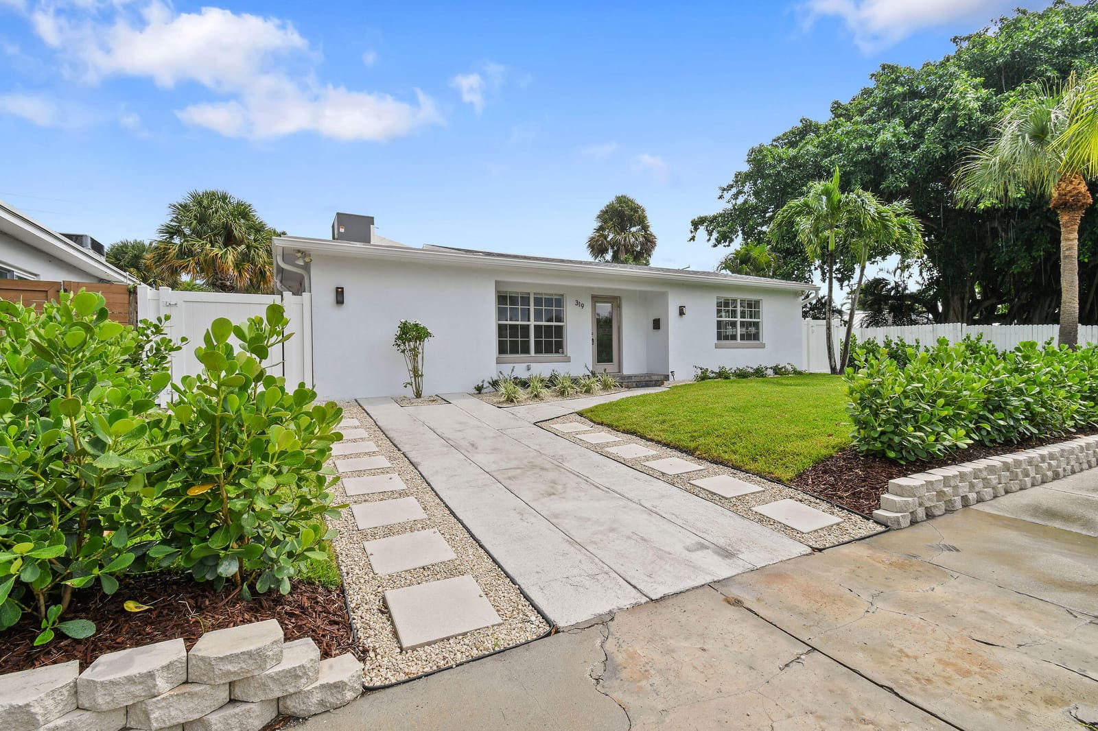Pending home at 319 29th Street, West Palm Beach, FL 33407