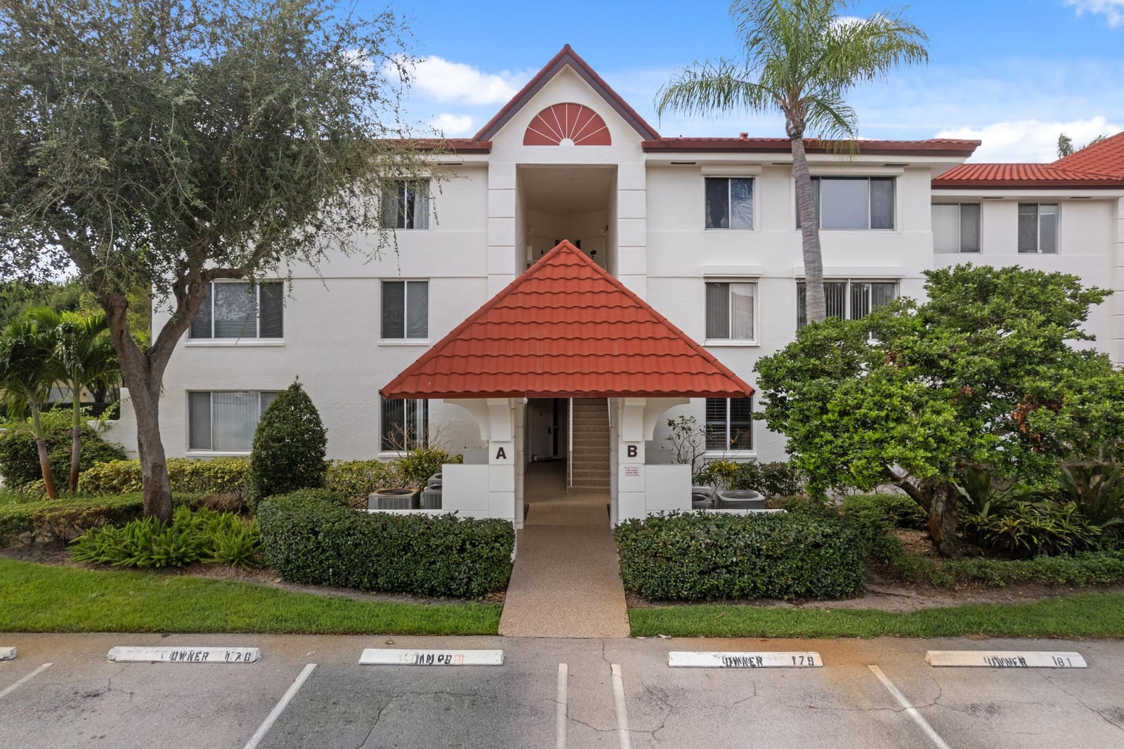 106 Half Moon Circle B1 — photo 2