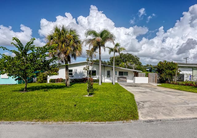 3444 NE SANDRA Drive, Jensen Beach, FL 34957