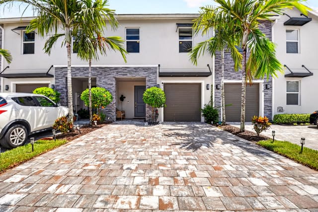 8714 VIA MAR ROSSO, sold in Town Commons, Lake Worth, FL