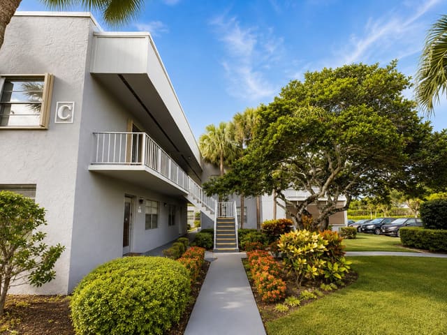 99 Flanders C, Delray Beach, FL 33484