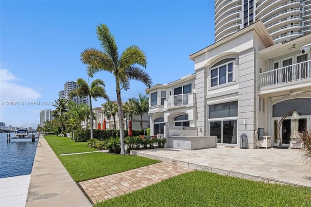 21103 NE 38th Avenue 77, Aventura, FL 33180